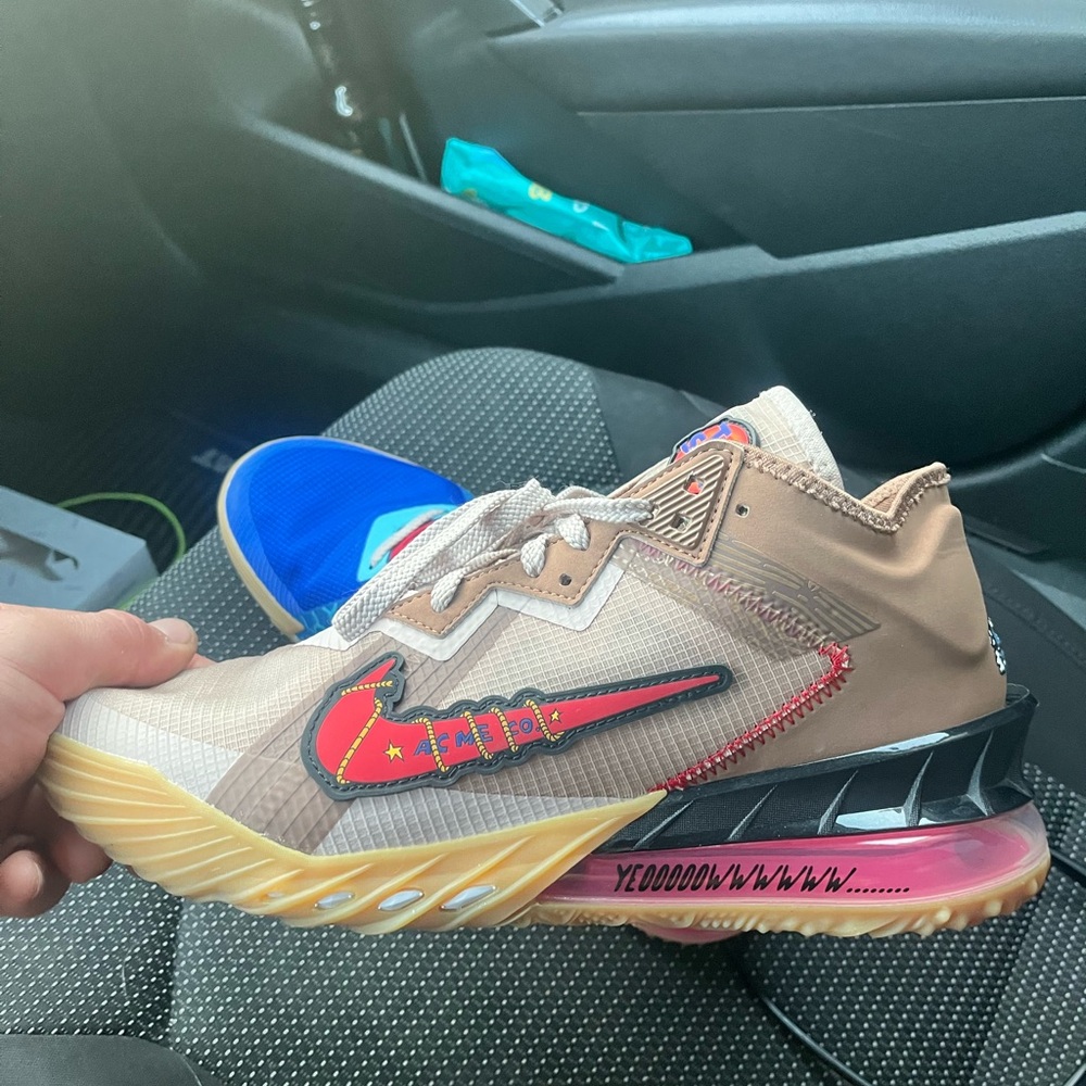 Space Jam Lebron 18’s size 11, no box.